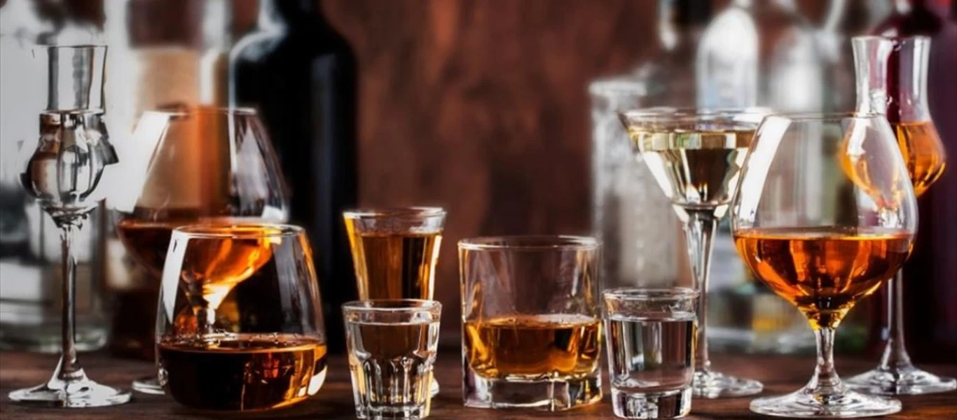 Ποιοι είναι οι μεγαλύτεροι... πότες στον κόσμο και τι τους αρέσει να πίνουν; (φωτο)